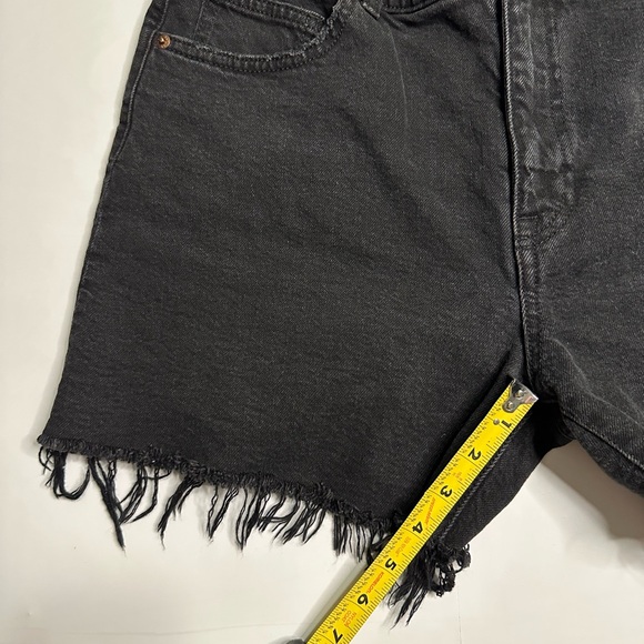 H&M Black Wash Jean Shorts Size 12 High Rise Waist Cut Off Denim Cotton Raw Hem - Picture 5 of 6